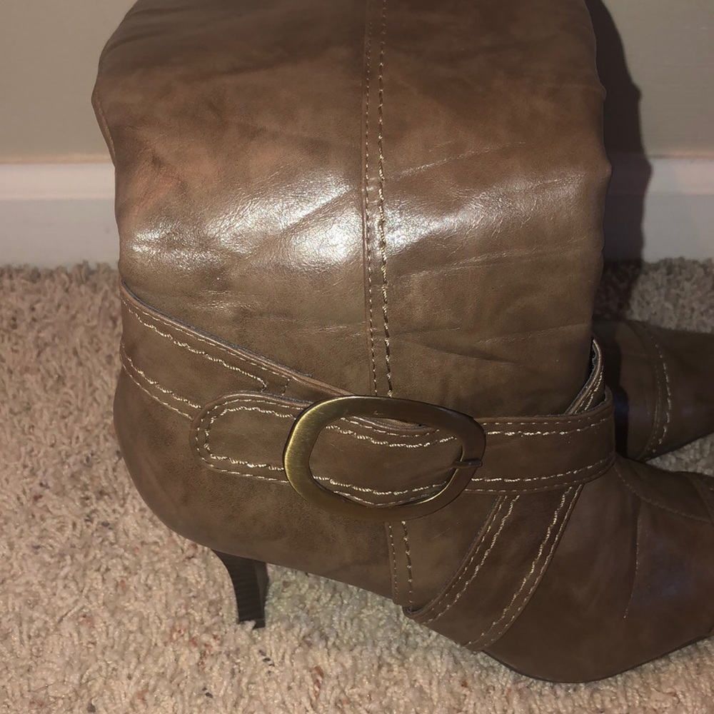 Boots - Picture 4 of 5